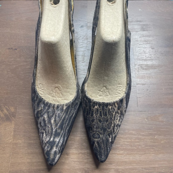 Never Worn EY Boutique Black/Cream Leopard Print Slingback Heels with Handbag - Picture 6 of 17